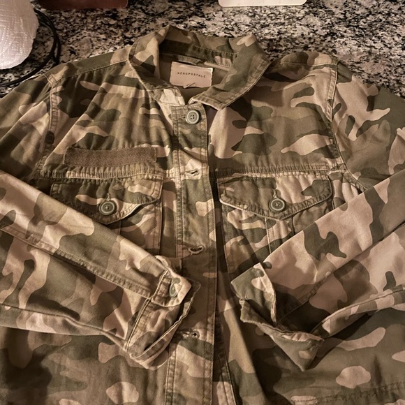 Like new camouflage jacket button up ❤️❤️ - Picture 4 of 6